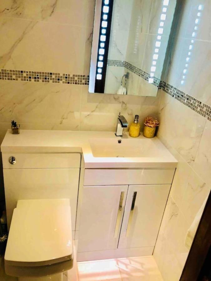 Beautiful 4-Bed Villa In Γλασκώβη Εξωτερικό φωτογραφία